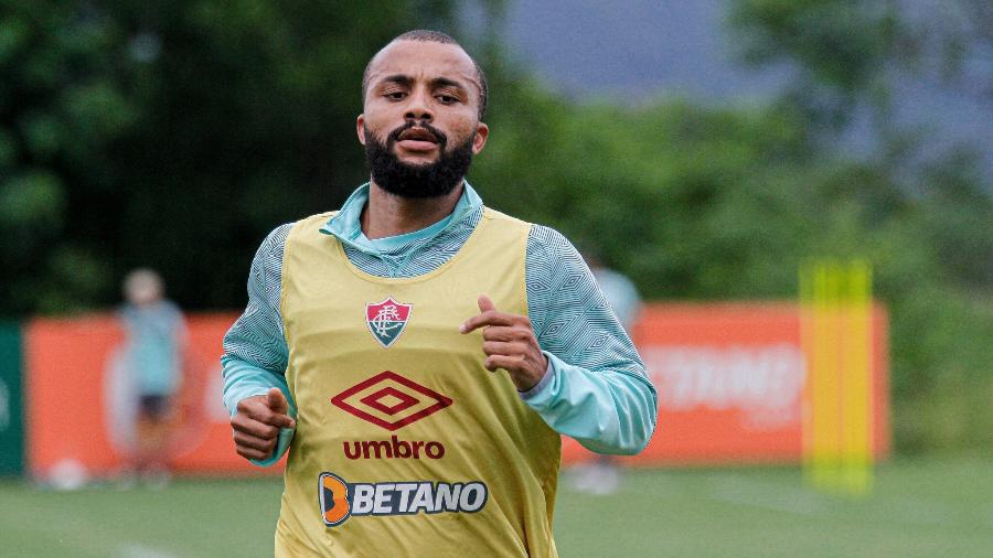 Samuel Xavier renova com o Fluminense até 2023 -  LUCAS MERÇON / FLUMINENSE F.C.