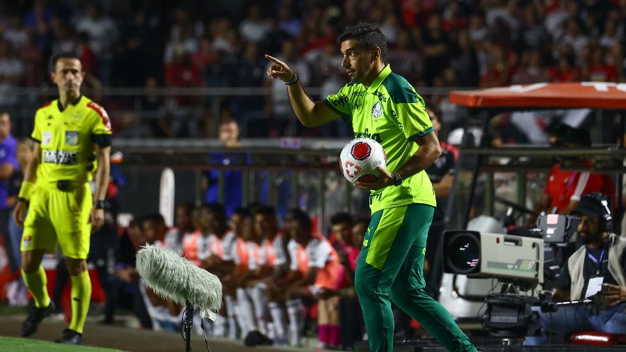 Palmeiras fala em 'interferência direta' da arbitragem em derrota na final
