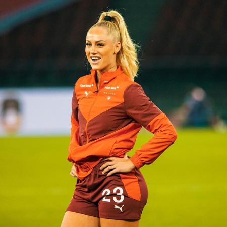 Alisha Lehmann é atacante da seleção da Suíça e atua no Aston Villa - Reprodução/Instagram
