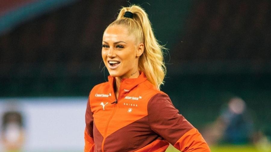 Alisha Lehmann é atacante da seleção da Suíça e atua no Aston Villa, time do namorado, o volante Douglas Luiz - Reprodução/Instagram