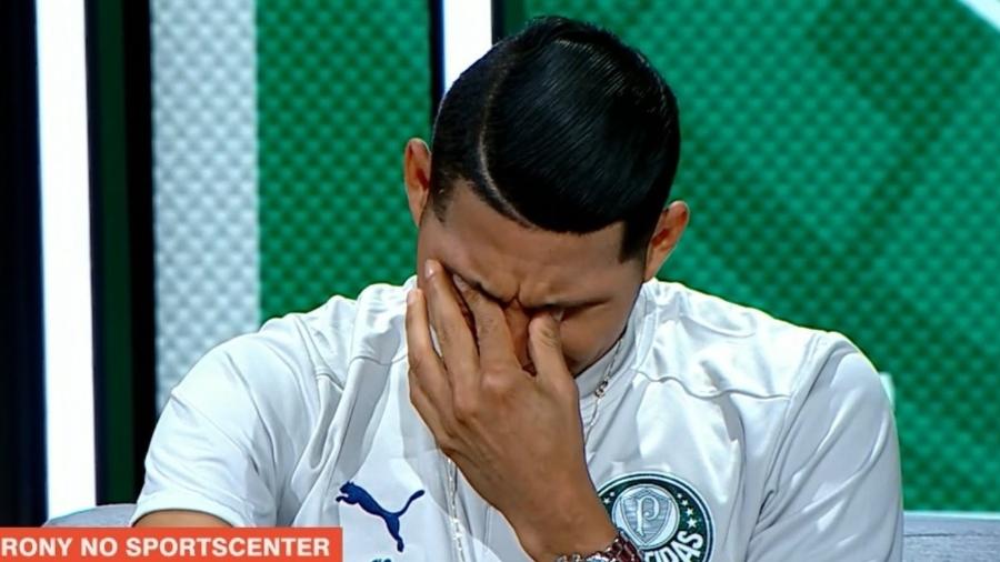 Rony, atacante do Palmeiras, chorou ao falar sobre o filho durante o Sportscenter, programa da ESPN - Reprodução