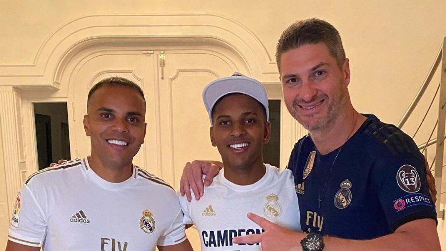 Rodrygo, o pai Eric e o empresário Nick Arcuri - Reprodução