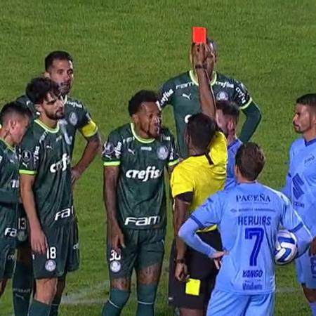 Jailson leva o segundo amarelo e é expulso no primeiro tempo do jogo do Palmeiras contra o Bolívar, pela Libertadores - Reprodução/Twitter