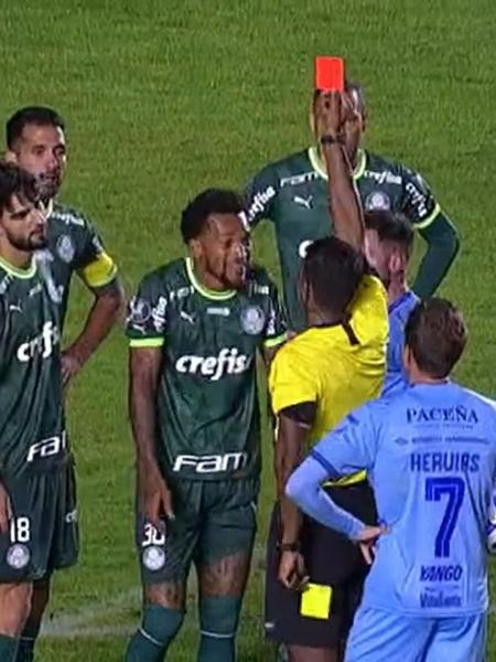 Jailson leva o segundo amarelo e é expulso no primeiro tempo do jogo do Palmeiras contra o Bolívar, pela Libertadores - Reprodução/Twitter