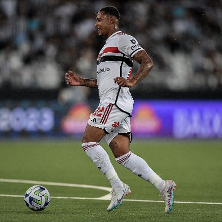 David, do São Paulo, em ação contra o Botafogo, na estreia do Brasileirão - Thiago Ribeiro/AGIF