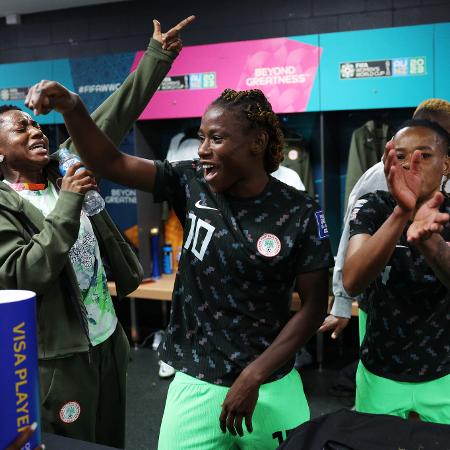 Joagadoras da Nigéria comemoram vitória sobre a Austrália pela Copa do Mundo feminina