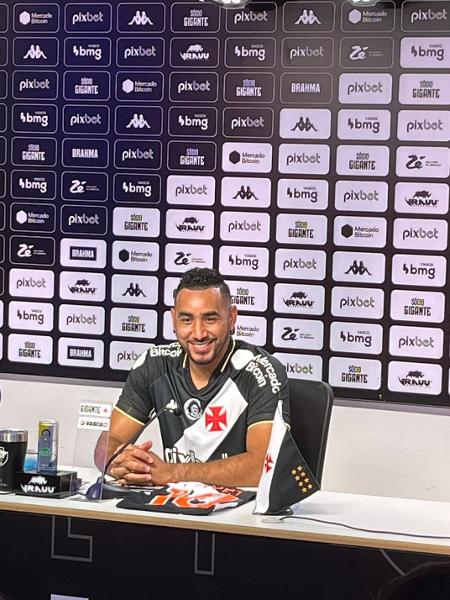 Payet é apresentado oficialmente pelo Vasco em São Januário