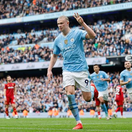 Haaland comemora o seu terceiro gol pelo Manchester City sobre o Wolverhampton pelo Inglês - James Baylis - AMA/Getty Images