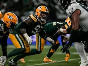 Atleta da NFL que jogou no estádio do Corinthians detona gramado: 'Lixo'