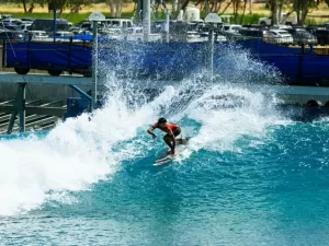 Surfe: Brasil testa domínio em piscina de ondas na estreia de Abu Dhabi