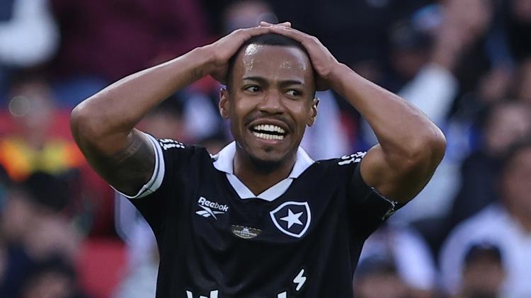 Libertadores: Botafogo não resiste a bombardeio, perde para LDU e cai