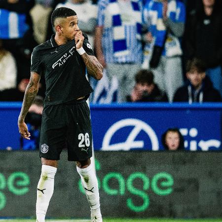 Savinho, do Manchester City, celebra gol contra o Huddersfield Town, pela Copa da Liga Inglesa