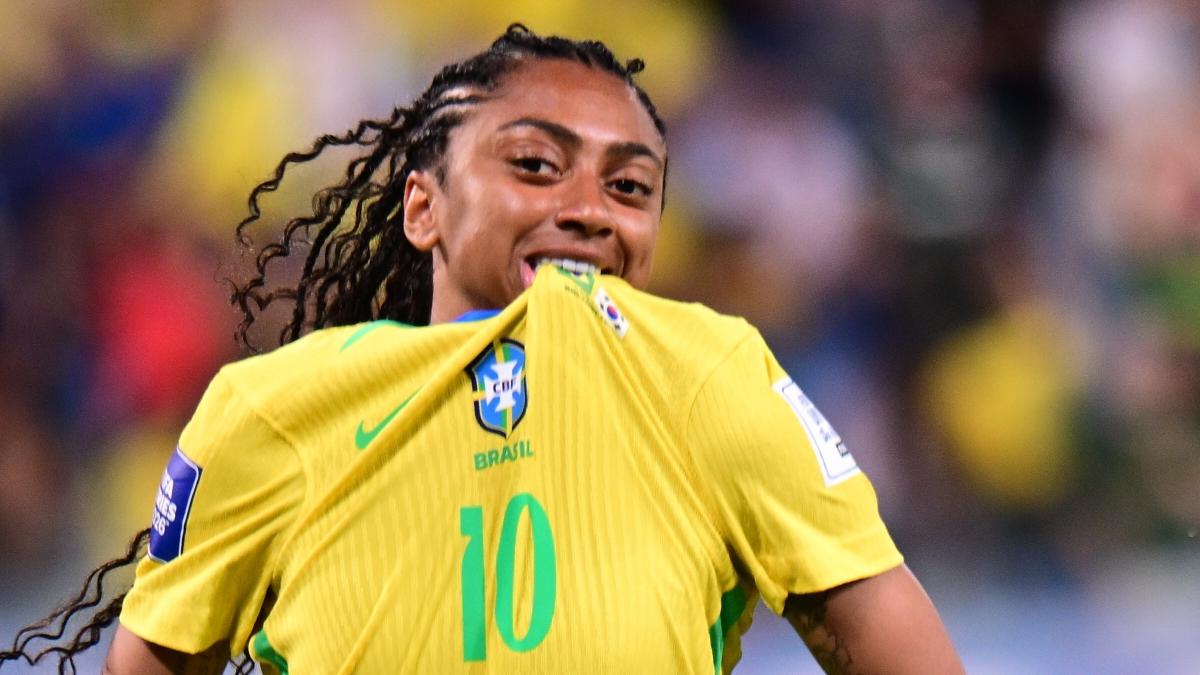 Brasileira acerta com Barça em recorde de transferência no futebol feminino