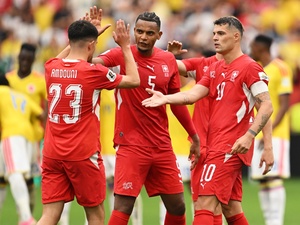 Su&iacute;&ccedil;a bate Col&ocirc;mbia nos p&ecirc;naltis e encara Argentina nas quartas da Copa