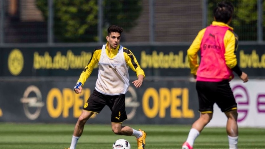 Bartra treina com elenco - (Divulgação/Borussia Dortmund)