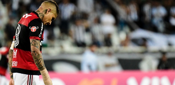 Atacante Paolo Guerrero vive inferno astral no fim da temporada  - Thiago Ribeiro/AGIF