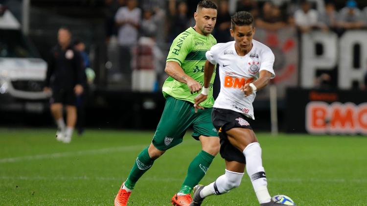 Pedrinho contra o Avenida - Daniel Vorley/AGIF - Daniel Vorley/AGIF