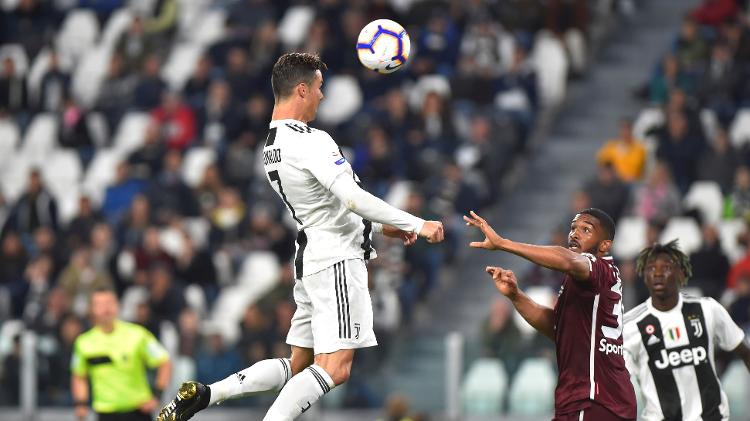 Cristiano Ronaldo marca de cabeça - Massimo Pinca/Reuters - Massimo Pinca/Reuters
