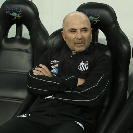 Jorge Sampaoli no banco de reservas do Santos contra o Athletico - Robson Mafra/Agif