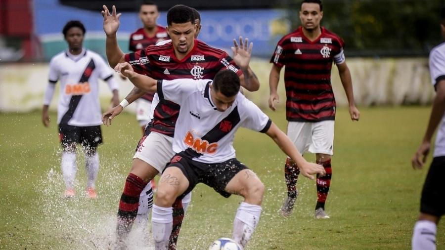 Jogadores de Flamengo e Vasco disputaram títulos entre si no sub-20 e se enfrentam hoje no profissional - Marcelo Cortes / Flamengo