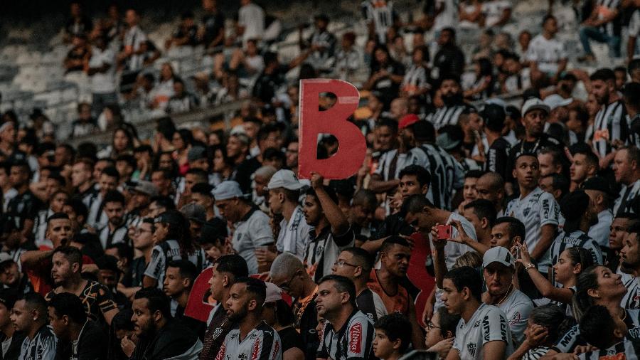 Torcida do Atlético-MG provoca os cruzeirenses pela queda para a Série B do Brasileirão no fim do ano passado - Alessandra Torres/Agif