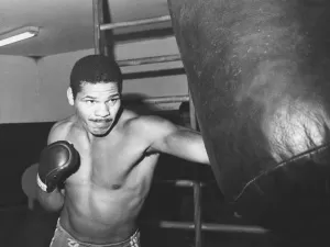 Maguila passou fome, morou em caminhão e virou o maior do boxe brasileiro