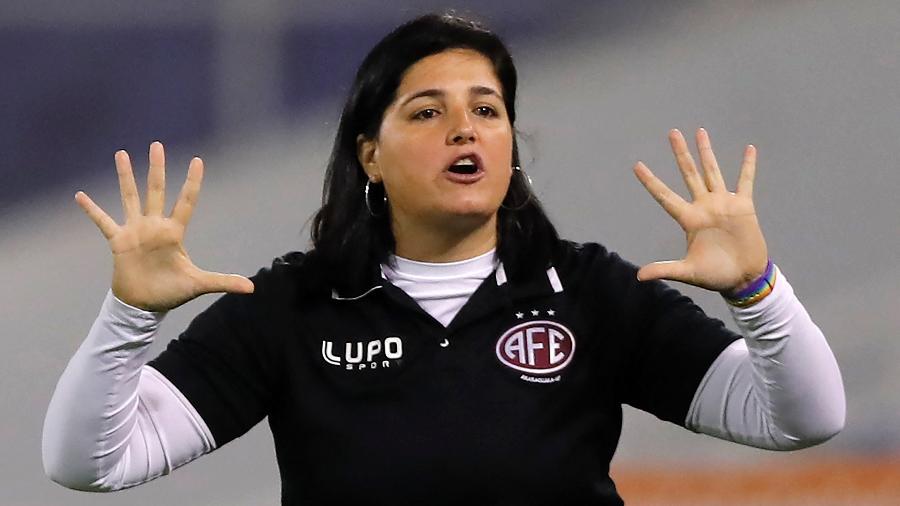Lindsay Camila, treinadora da Ferroviária e primeira técnica campeã da Libertadores - Divulgação/Conmebol