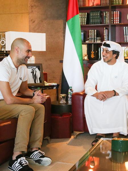 Pep Guardiola em encontro com Mansour bin Zayed Al Nahyan, dono do City - Victoria Haydn/Manchester City FC