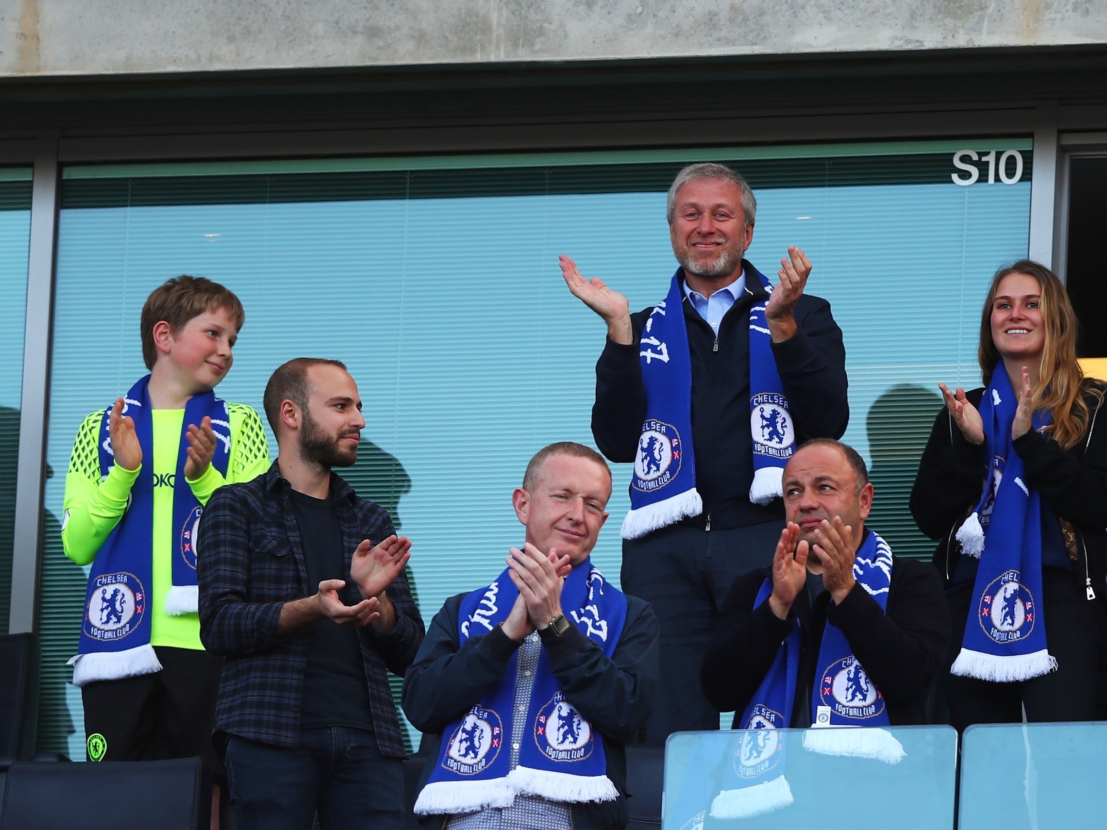 Reino Unido sanciona russos e dono do Chelsea n&atilde;o poder&aacute; morar no pa&iacute;s