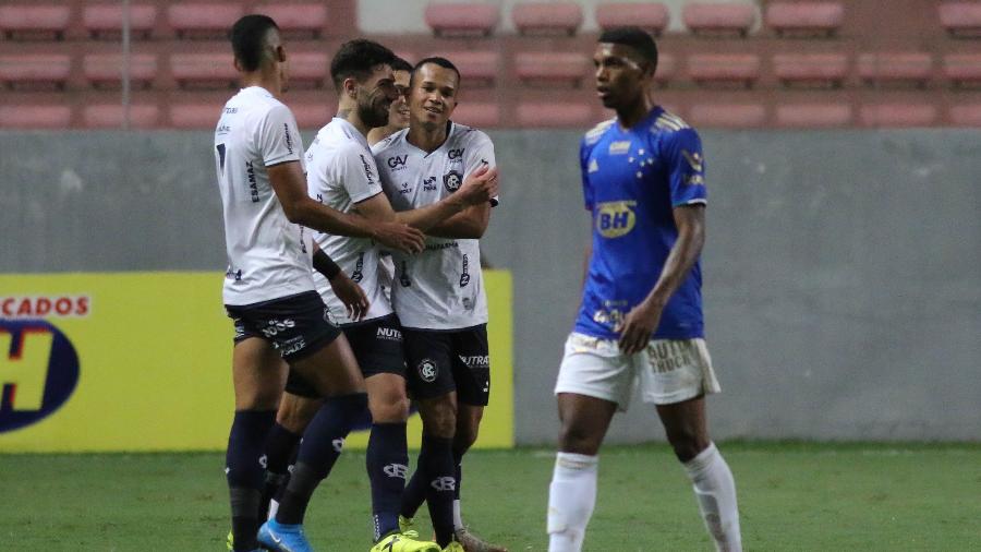 Jogadores do Remo comemoram gol diante do Cruzeiro na Série B de 2021, no Independência - Fernando Moreno/AGIF