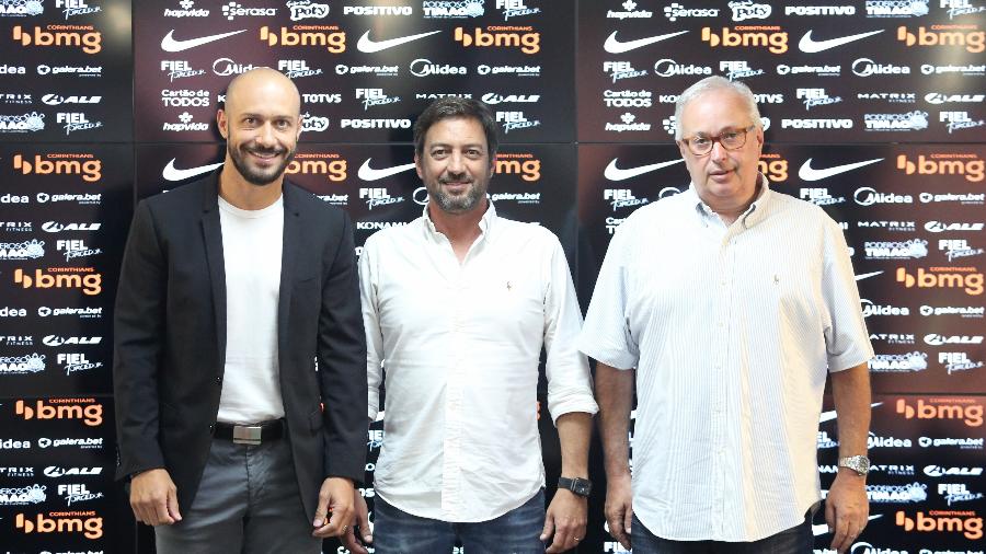 Alessandro Nunes, Duilio Monteiro Alves e Roberto de Andrade (da esq. p/ dir.) são os responsáveis pelo futebol do Corinthians  - Rodrigo Coca/ Ag. Corinthians 