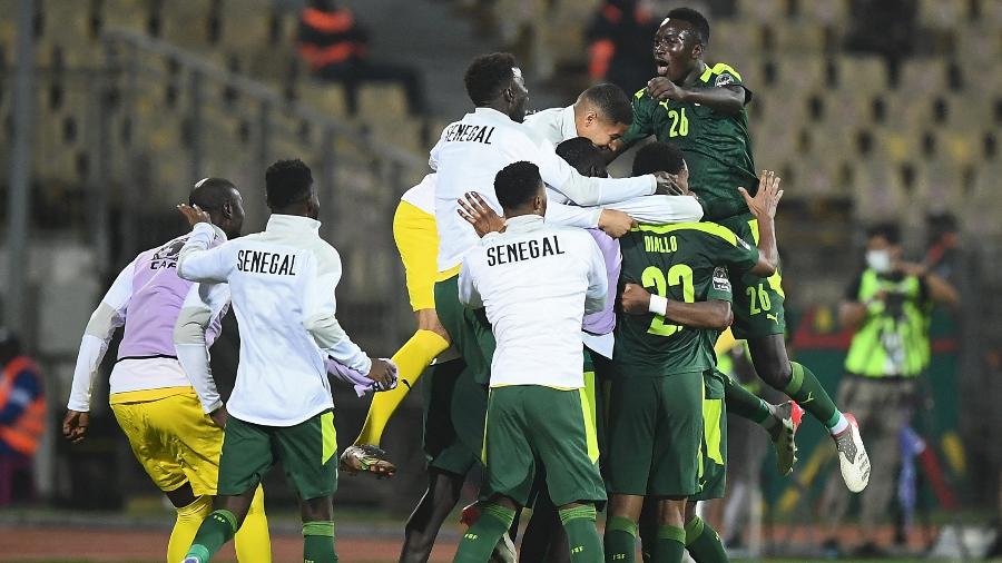 Jogadores do Senegal comemoram gol semifinal da Copa das Nações Africanas - CHARLY TRIBALLEAU/AFP