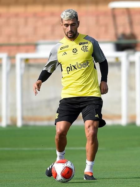 Arrascaeta durante atividade do Flamengo em Orlando, nos Estados Unidos