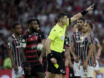 CBF divulga áudio do VAR em pênalti para o Flamengo: 'calçou o adversário'