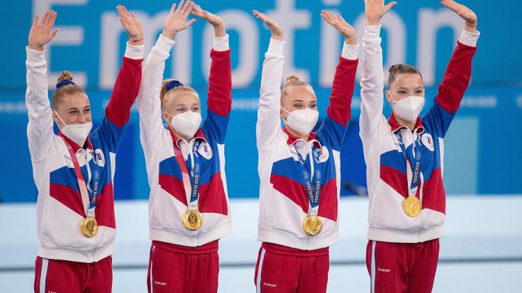 Vladislava Urazova, Viktoriia Listunova, Angelina Melnikova e Liliia Akhaimova da Rússia no pódio da ginástica artística nos Jogos Olímpicos Tóquio 2020