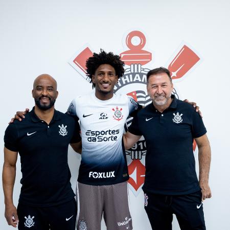 Talles Magno foi oficializado como novo reforço do Corinthians