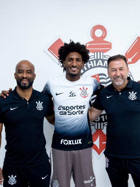 Talles Magno foi oficializado como novo reforço do Corinthians