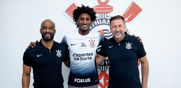 Corinthians fecha acordo de empréstimo com atacante Talles Magno
