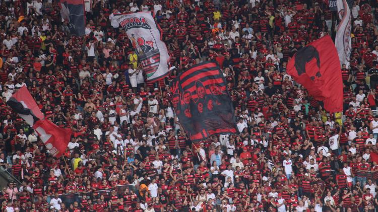 Rebeca, Jade, Flávia e Lorrane são homenageadas em bandeirão no Flamengo