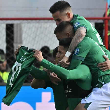 Ramiro Vaca comemora gol em Bolivia x Venezuela pelas Eliminatórias Sul-Americanas - AIZAR RALDES / AFP