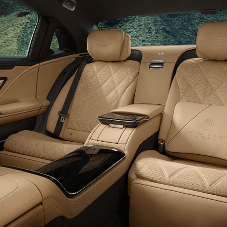 Interior da Mercedes Maybach by Virgil Abloh, um dos carros de Depay