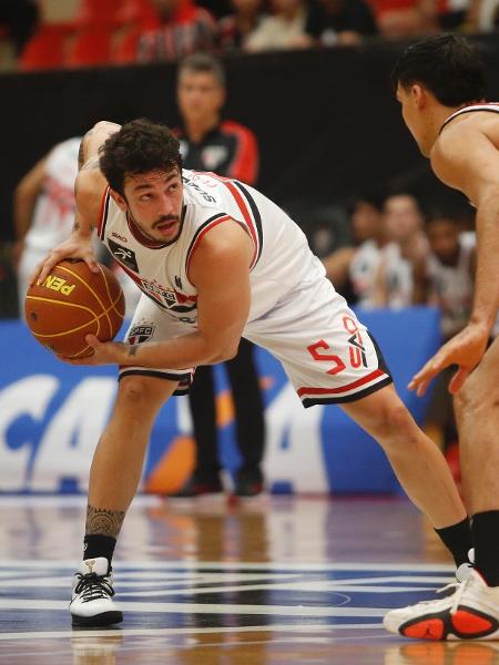 Ricardo Fischer, do São Paulo, em duelo contra o Sesi Franca pelo NBB 