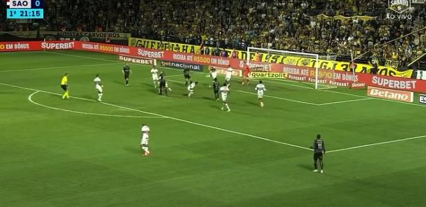 Gol inusitado do Criciúma facilita vitória do São Paulo em jogo polêmico