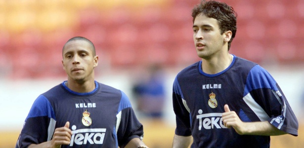 Roberto Carlos e Raúl González participam de treino na Holanda em 1998 - Reuters