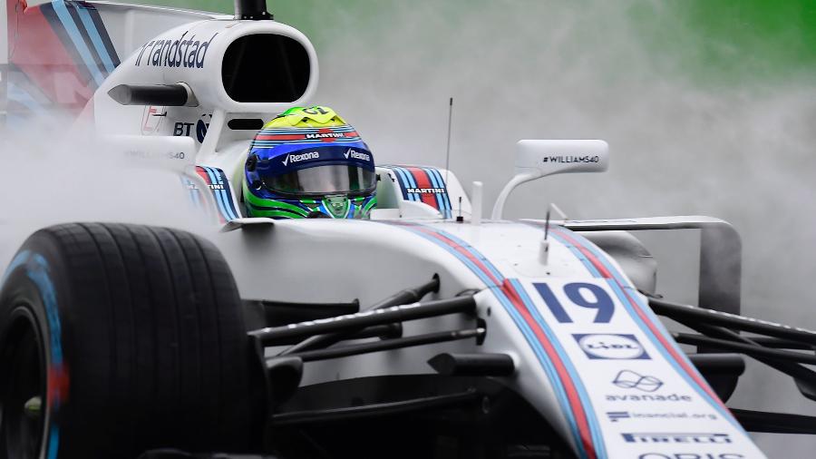 Felipe Massa na única volta que os pilotos conseguiram dar antes de treino ser interrompído.  - Miguel Medina/AFP PHOTO