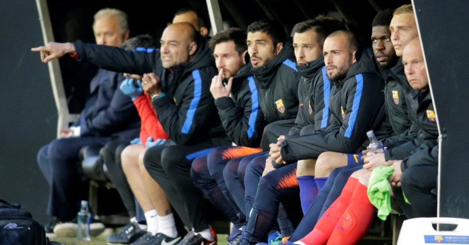 Poupados por Ernesto Valverde, Messi, Suárez, Alba e Umtiti estão no banco de reservas