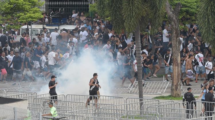 Confusão é criada fora do Maracanã - ANDRÉ FABIANO/CÓDIGO19/ESTADÃO CONTEÚDO - ANDRÉ FABIANO/CÓDIGO19/ESTADÃO CONTEÚDO