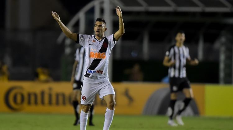 Raul comemora gol do Vasco contra o Santos - Thiago Ribeiro/AGIF - Thiago Ribeiro/AGIF