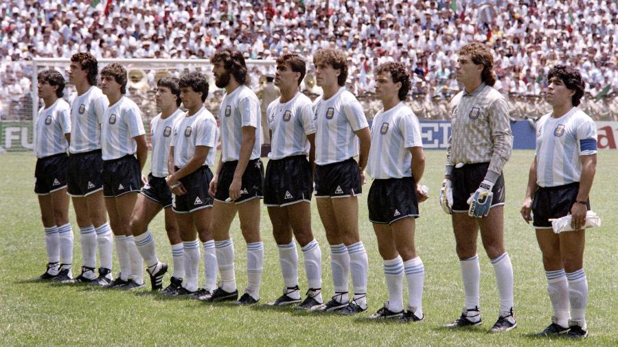 Time da Argentina na Copa de 1986; Jose Luis Brown é o 7° atleta da esquerda para a direita - AFP