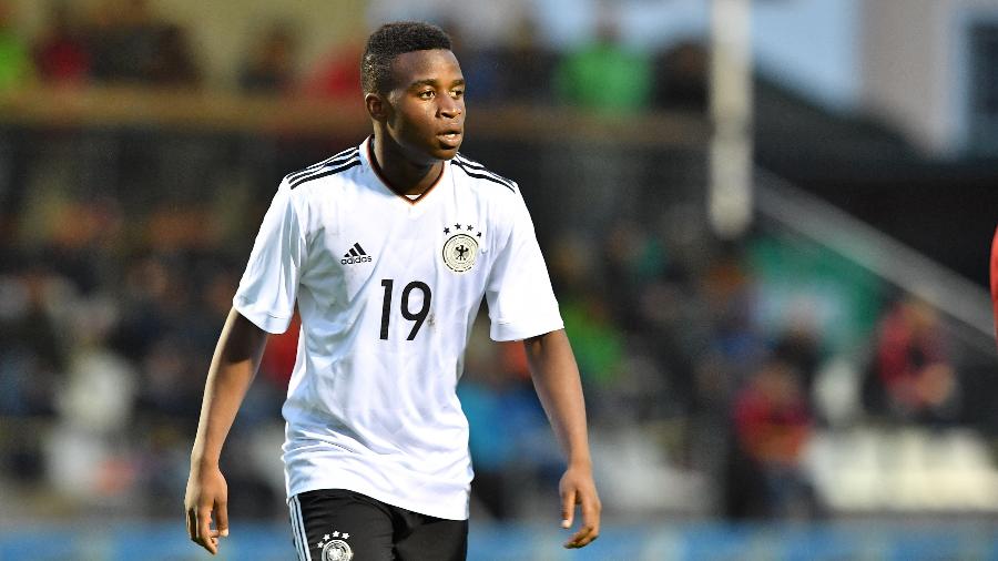 Joia do Borussia, Youssoufa Moukoko, de apenas 15 anos, atua pela seleção sub-19 da Alemanha - AFP